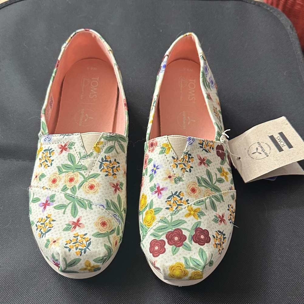 Toms Floral Canvas Slip-Ons in Cream with Multicolor Flowers NEW